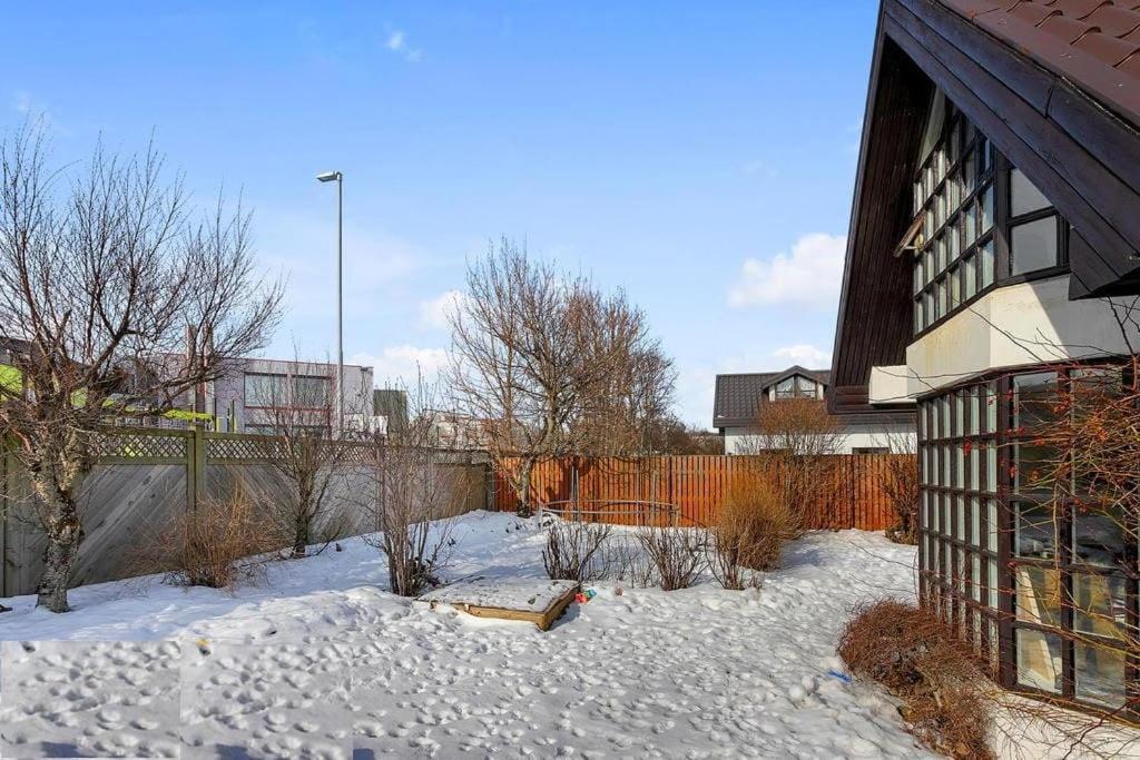 Icelandic Art Garden Villa W. Parking In Centre City Рейкявик Екстериор снимка