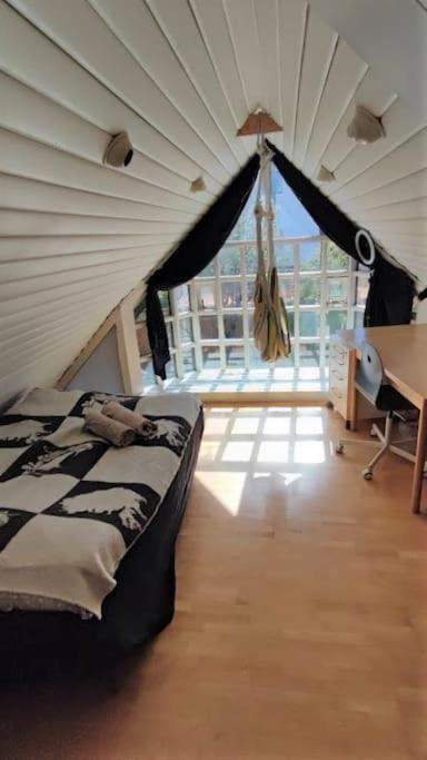 Icelandic Art Garden Villa W. Parking In Centre City Рейкявик Екстериор снимка