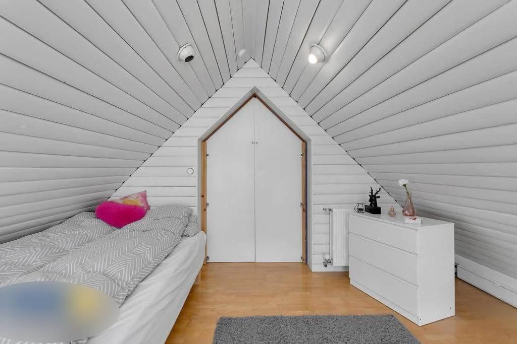 Icelandic Art Garden Villa W. Parking In Centre City Рейкявик Екстериор снимка